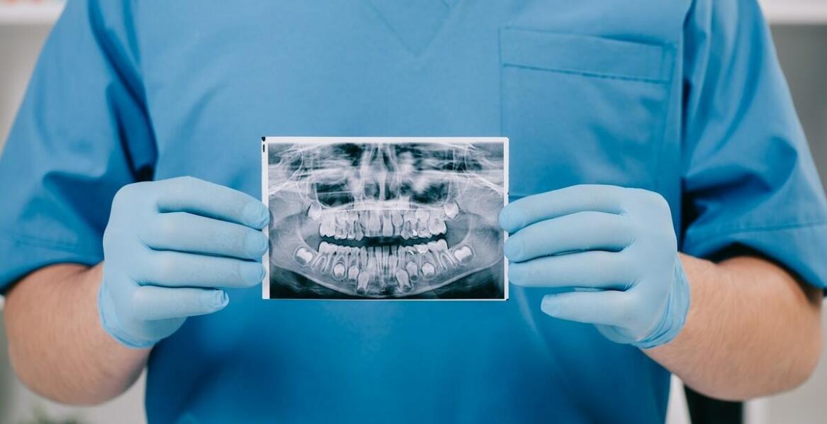 Rola stomatologów w utrzymaniu zdrowia jamy ustnej i skutecznym leczeniu zębów