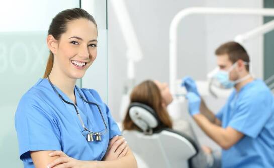 Jak przebiega pierwsza wizyta u stomatologa i czego się spodziewać