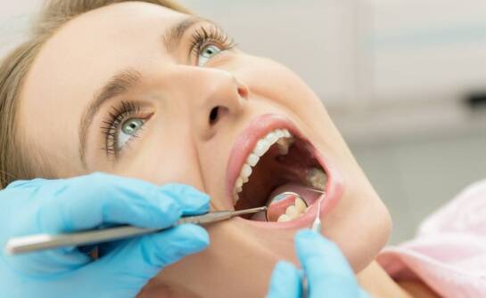 Endodoncja – kluczowe informacje, wskazania i przebieg leczenia zębów