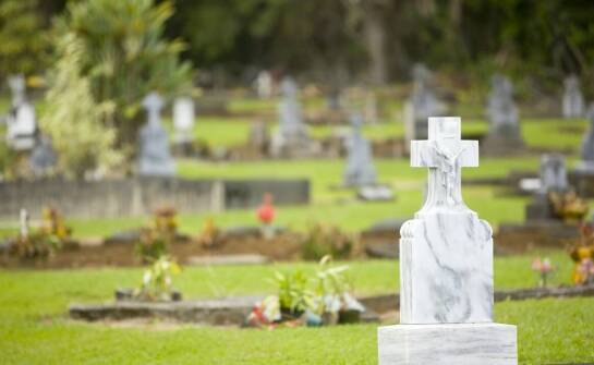 Czym jest tablica tombstone i jakie ma znaczenie w branży finansowej?