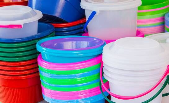 Jakie zastosowania mają pojemniki z tworzyw sztucznych w codziennym życiu?