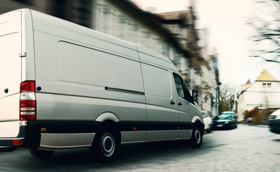 Auta dostawcze na wynajem długoterminowy – co warto wiedzieć przed wyborem