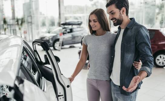 Na co zwrócić uwagę przy wynajmie auta osobowego i dostawczego