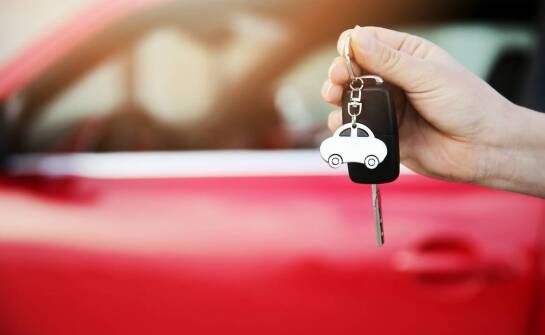 Krótkoterminowy wynajem samochodów – najważniejsze opcje i zastosowania