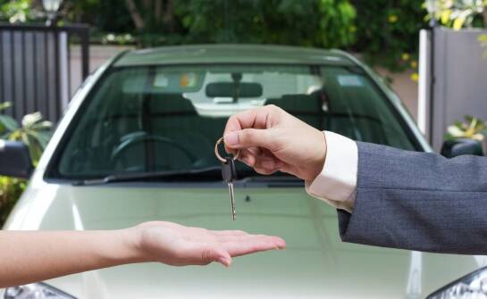 Długoterminowy wynajem samochodów osobowych – jak wygląda i jakie daje możliwości