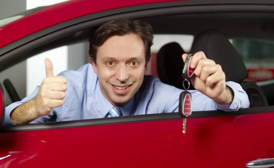 Miesięczny wynajem samochodu – elastyczna alternatywa dla zakupu i leasingu