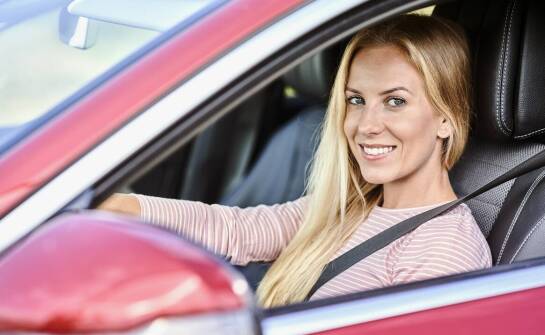 Wynajem auta na rok – jak działa i jakie korzyści oferuje taka opcja