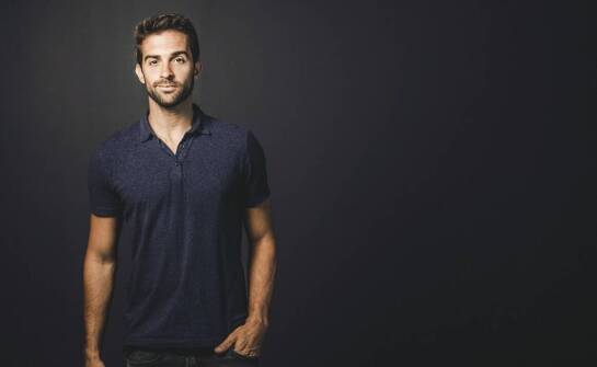 Motyw wilka na męskich koszulkach – inspiracje, trendy i znaczenie symbolu