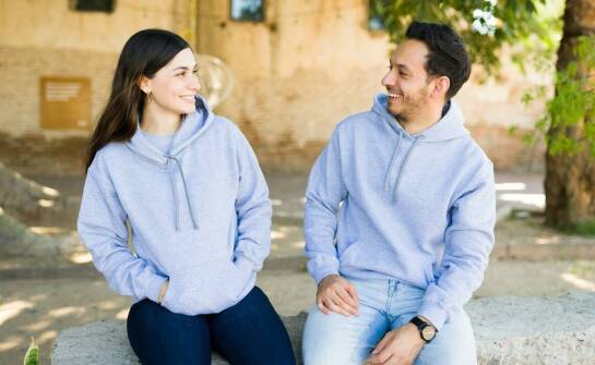 Bluzy unisex – inspiracje i pomysły na stylowe zestawienia na każdą okazję