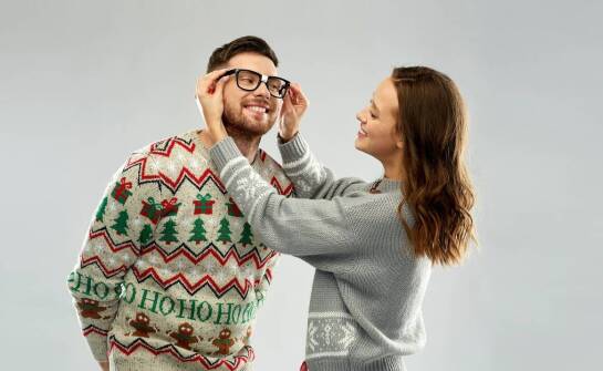 Bluzy w parze – modne stylizacje i oryginalne pomysły na wspólne outfity