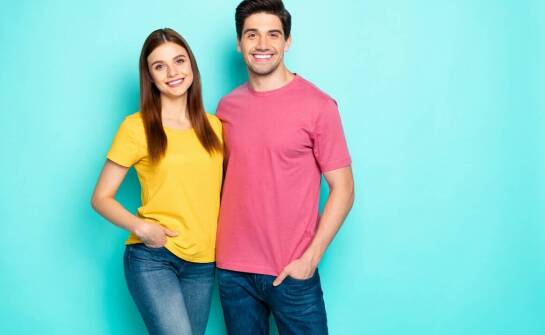 Koszulki dla par w zestawie – inspiracje, motywy i modne rozwiązania