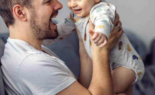 Bluzy dla ojca i syna – pomysły na modne zestawy i rodzinny styl