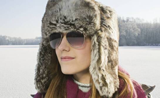 Czapka krasnal – jak wybrać modny fason i z czym ją stylizować?