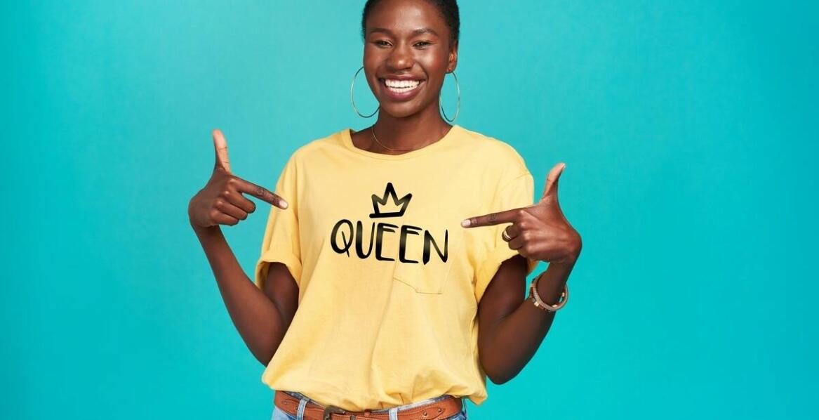 Bluzy King i Queen – modne propozycje oraz inspiracje na wspólne stylizacje