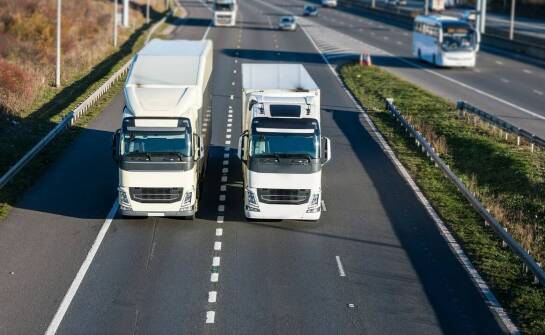 Najważniejsze zasady bezpiecznego przewozu ładunków wielkogabarytowych