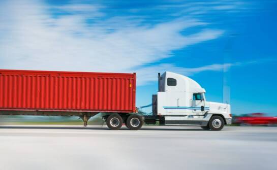 Spedycja a transport ponadgabarytowy – różnice, zastosowania, możliwości