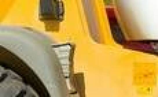 Jak odbywa się przewóz maszyn budowlanych – proces, wymagania i możliwości