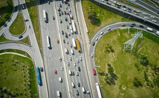 Transport drogowy ponadgabarytowy – wyzwania, możliwości i praktyczne zastosowania