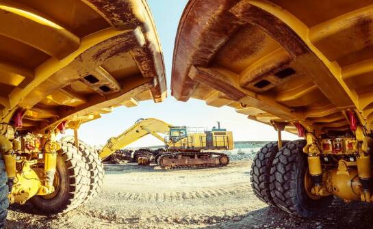 Jak przebiega bezpieczny transport i logistyka maszyn budowlanych w praktyce