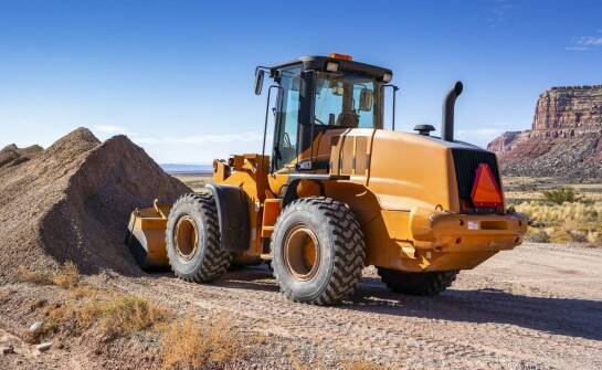 Transport drogowy maszyn budowlanych – kluczowe etapy i istotne aspekty branży