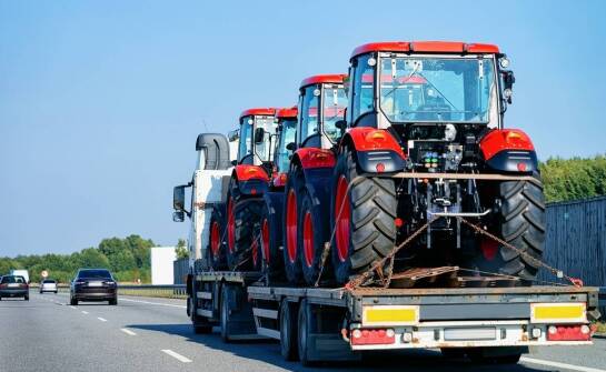 Transport ciągników rolniczych – najważniejsze zasady i etapy przewozu