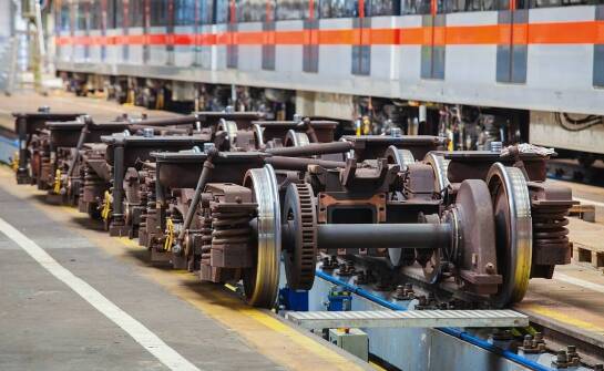 Transport maszyn przemysłowych – etapy, bezpieczeństwo i optymalne rozwiązania