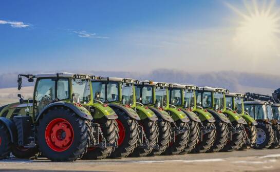 Jak wygląda proces przewozu ciągników rolniczych i jakie są jego wymagania