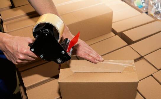 Opakowania z tektury – zalety, możliwości i najpopularniejsze zastosowania