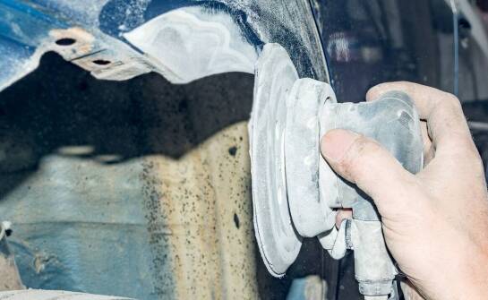 Kiedy i dlaczego należy wymienić płyn hamulcowy w samochodzie?