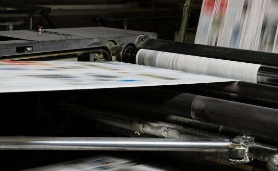 Druk wielkoformatowy w reklamie – praktyczne zastosowania i korzyści dla firm