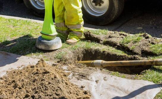 Odwodnienia gruntów – najważniejsze zastosowania i metody w budownictwie