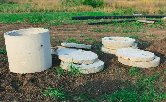 Studnie chłonne – zastosowanie, budowa i zalety w gospodarce wodnej