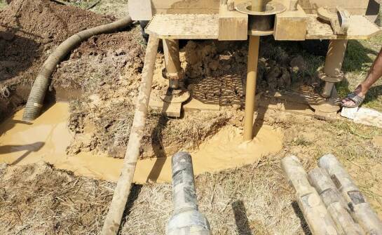 Budowa studni głębinowej – najważniejsze etapy i aspekty techniczne