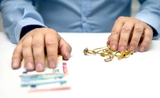 Jak przebiegają licytacje komornicze i jakie zasady regulują ich organizację