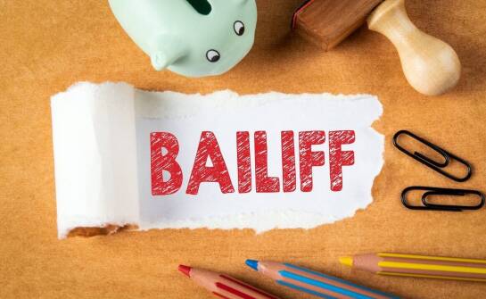 Licytacje komornicze – jak działają i jakie możliwości oferują uczestnikom