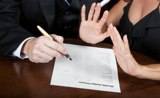 Kim są komornicy i jakie mają uprawnienia w procesie egzekucji długu