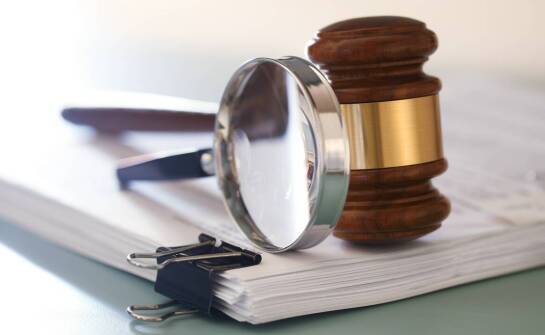 Komornik sądowy – jakie prawa i obowiązki wynikają z egzekucji długu