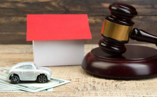 Co warto wiedzieć o licytacjach komorniczych i zasadach ich przeprowadzania