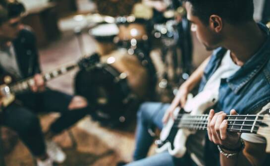 Jak wybrać idealny zespół muzyczny na każdą okazję? Sprawdzone porady