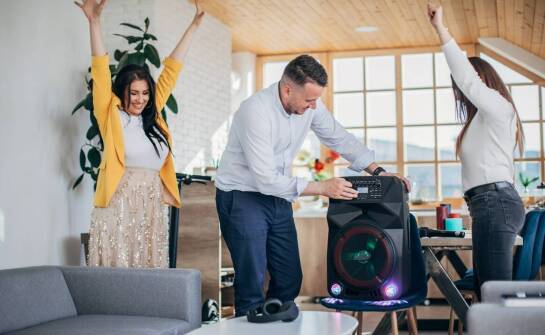 Najlepsze inspiracje muzyczne na wesele – przegląd trendów i aranżacji