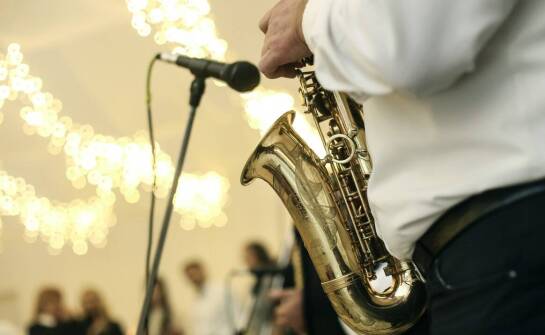 Jak wybrać formację muzyczną, która zagwarantuje świetną zabawę na weselu