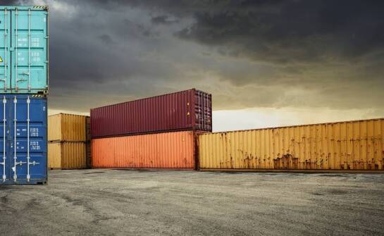 Jak działa wynajem kontenerów? Najważniejsze informacje i zastosowania