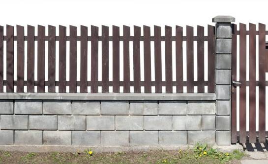 Jakie są style ogrodzeń betonowych?