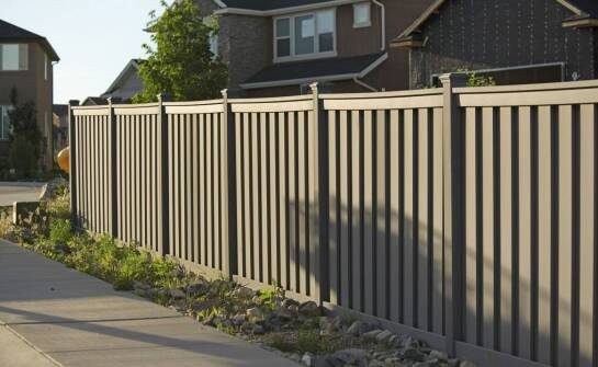 Ogrodzenia panelowe – rodzaje, zalety i praktyczne zastosowania w ogrodzie