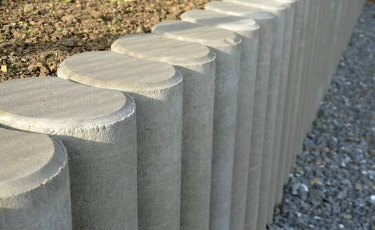 Płoty betonowe – zalety, funkcje i inspiracje do aranżacji posesji