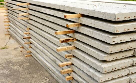 Jakie zalety ma płyta betonowa ogrodzeniowa?