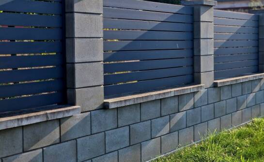 Płyty ogrodzeniowe betonowe – trwałość, estetyka i możliwości zastosowania