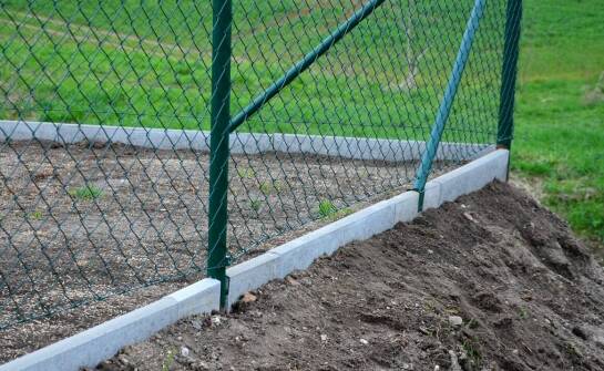 Podmurówki pod ogrodzenie – zastosowanie, rodzaje i najważniejsze informacje