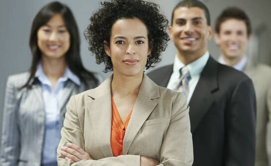 Proces poszukiwania pracy za granicą – najważniejsze etapy i możliwości zatrudnienia