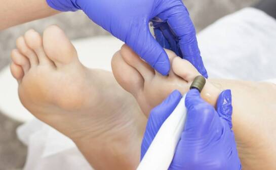 Podologia – na czym polega i kiedy warto rozważyć wizytę u specjalisty